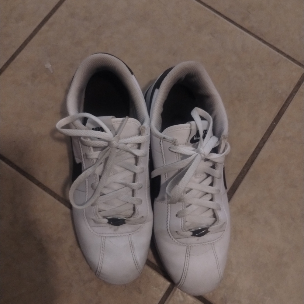 Nike Men's White and Black Sneakers